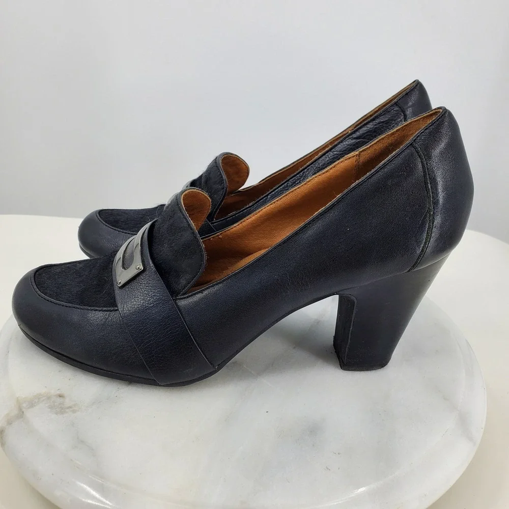 Sofft Black Leather Heeled Loafers Cow Hair Vamp Pumps 9M Witchy Dark Academia